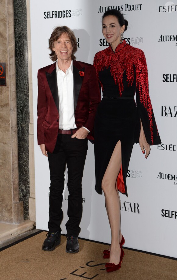 Mick Jagger et sa compagne L'Wren Scott assistent aux Harper's Bazaar Women of the Year Awards à l'hôtel Claridge's. Londres, le 5 novembre 2013.