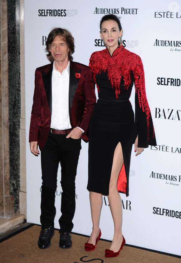 Mick Jagger et sa compagne L'Wren Scott assistent aux Harper's Bazaar Women of the Year Awards à l'hôtel Claridge's. Londres, le 5 novembre 2013.