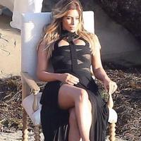 Kim Kardashian : Sexy sur une plage pour un shooting en famille