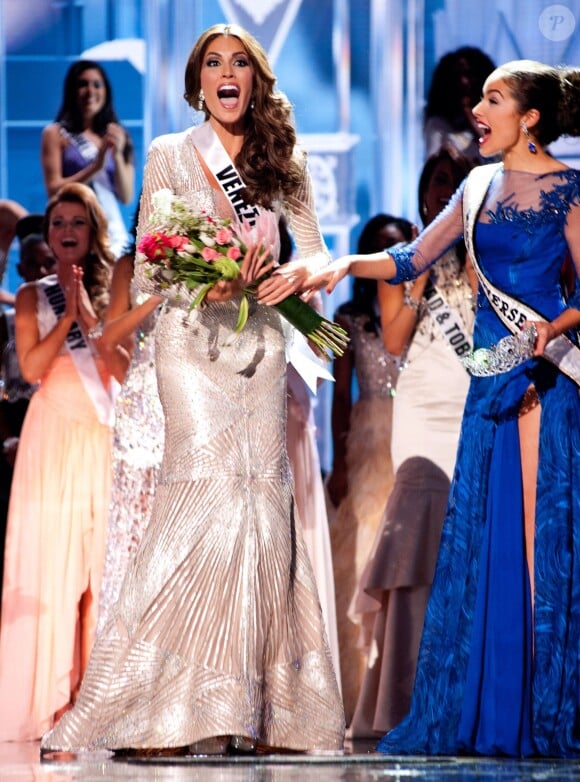 Gabriela Isler, Miss Venezuela 2013, lauréate aux anges lors de la finale de Miss Univers au Crocus City Hall. Moscou, le 9 novembre 2013.