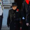 La reine Elizabeth II lors d'une cérémonie du souvenir durant Remembrance Day au Cénotaphe de Whitehall à Londres, le 10 novembre 2013