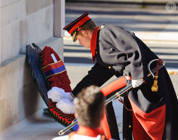 Prince Harry lors d'une cérémonie du souvenir durant Remembrance Day au Cénotaphe de Whitehall à Londres, le 10 novembre 2013
