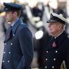 Le prince William et le prince Philip, lors des cérémonie du Remembrance Day au Cénotaphe de Whitehall à Londres, le 10 novembre 2013