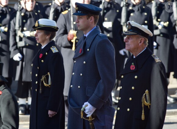 La princesse Anne, le prince William, le prince Philip lors des cérémonie du Remembrance Day au Cénotaphe de Whitehall à Londres, le 10 novembre 2013