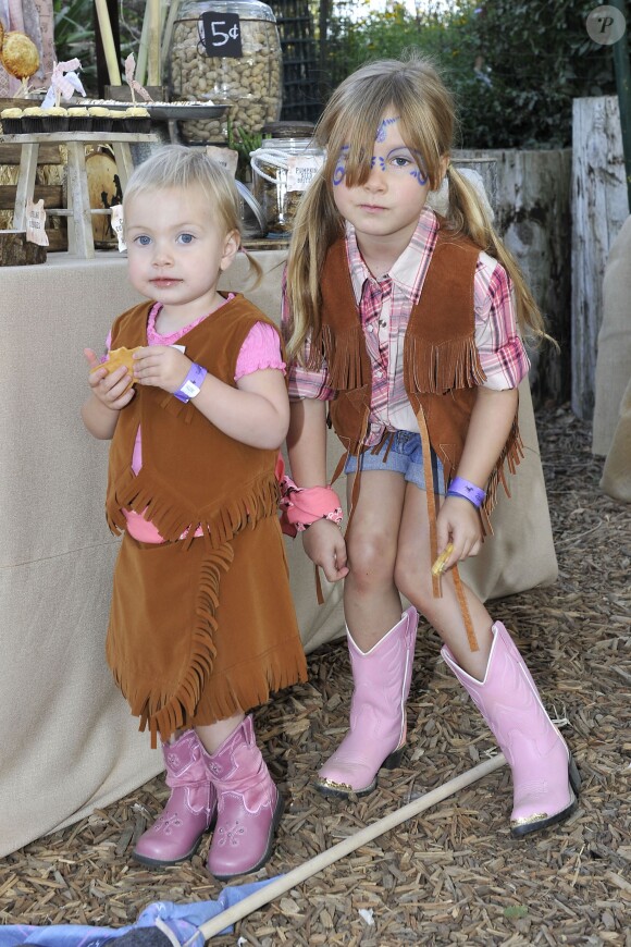 Tori Spelling et Dean McDermott fêtent le premier anniversaire de leur fils Finn et les deux ans de leur fille Hattie à Underwood Farms. Los Angeles, le 8 novembre 2013.