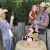 Tori Spelling et Dean McDermott fêtent le premier anniversaire de leur fils Finn et les deux ans de leur fille Hattie à Underwood Farms. Los Angeles, le 8 novembre 2013.