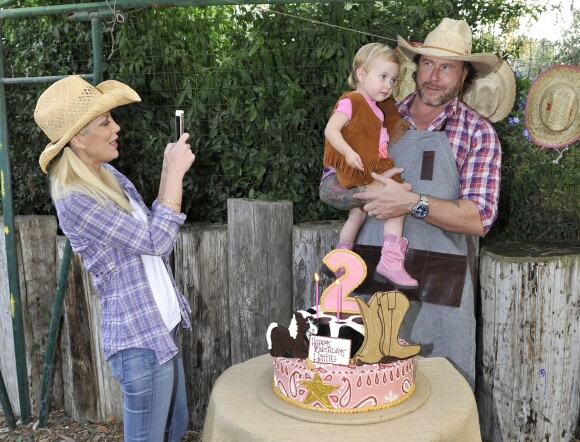 Tori Spelling et Dean McDermott fêtent le premier anniversaire de leur fils Finn et les deux ans de leur fille Hattie à Underwood Farms. Los Angeles, le 8 novembre 2013.