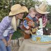 Tori Spelling et Dean McDermott célèbrent le premier anniversaire de leur fils Finn et les deux ans de leur fille Hattie à Underwood Farms. Los Angeles, le 8 novembre 2013.
