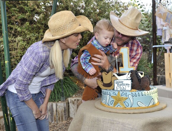 Tori Spelling et Dean McDermott célèbrent le premier anniversaire de leur fils Finn et les deux ans de leur fille Hattie à Underwood Farms. Los Angeles, le 8 novembre 2013.