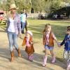 Tori Spelling et Dean McDermott fêtent le premier anniversaire de leur fils Finn et les deux ans de leur fille Hattie à Underwood Farms. Los Angeles, le 8 novembre 2013.