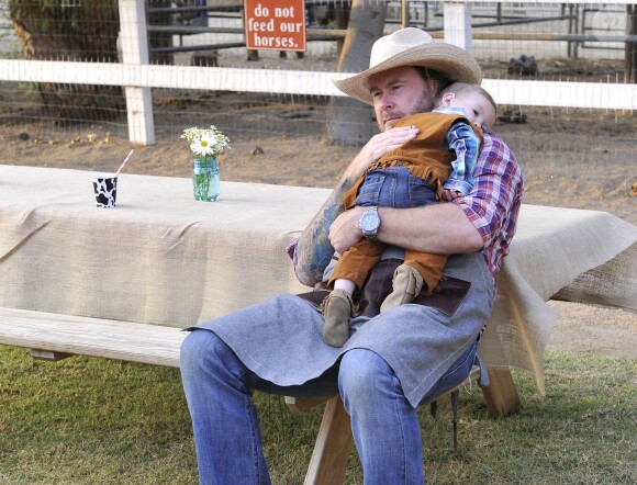 Dean McDermott fête le premier anniversaire de son fils Finn et les deux ans de sa fille Hattie à Underwood Farms. Los Angeles, le 8 novembre 2013.