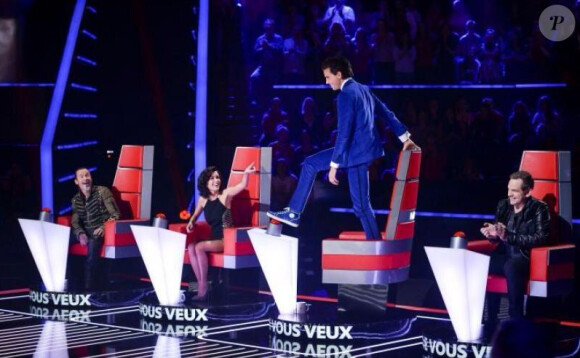 Mika survolté près de Jenifer, Garou et Florent Pagny pendant les tournages de The Voice 3 le 4 novembre 2013