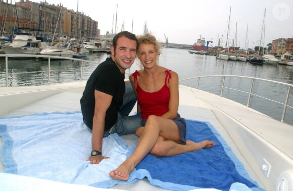 Alexandra Lamy et Jean Dujardin lors de la promotion du single C'est aussi pour ça qu'on s'aime le 24 juillet 2002 à Nice