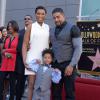 Jennifer Hudson, David Otunga avec leur fils David sur le Hollywood Walk of Fame à Los Angeles, le 13 novembre 2013.