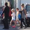 Denise Richards avec ses filles Sam et Lola à Los Angeles, le 7 novembre 2013.