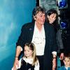Alain Delon, son ex-femme Rosalie, et leurs deux enfants dont Alain-Fabien, au théâtre Marigny à Paris le 9 novembre 1996.