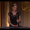 Angelina Jolie, émue, reçoit un Oscar d'honneur, le samedi 16 novembre 2013 à Los Angeles.