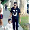 Angelina Jolie et le petit Maddox à Beverly Hills le 29 septembre 2003
