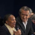 Bernard-Henri Lévy et Christiane Taubira se mobilisent contre le racisme au cours d'une rencontre à réunissant de nombreux intellectuels au cinéma le Saint-Germain à Paris le 17 novembre 2013.