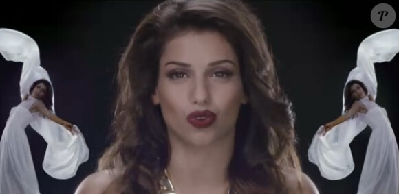 Tal, dans le clip Le Passé.