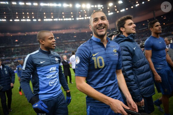 Karim Benzema, Loïc Rémy après la victoire de l'équipe de France sur l'Ukraine (3-0) qui lui offre la qualification au mondial 2014 au Brésil, le 19 novembre 2013 au Stade de France à Saint-Denis