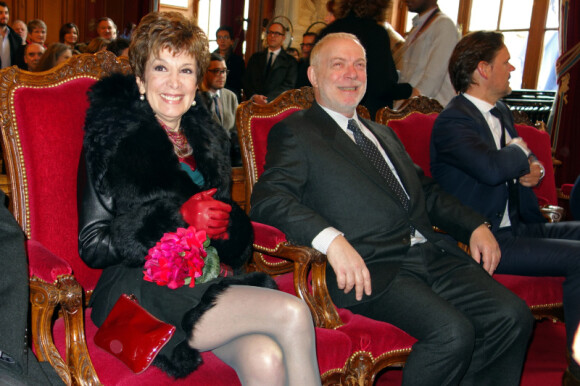 Exclusif - Mariage de Catherine Laborde et de Thomas Stern. Le 9 novembre 2013 à la mairie du 2e arrondissement de Paris.