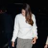 Kendall Jenner, suivie par Kim Kardashian, se rend au Queen Sofia Spanish Institute dans l'Upper East Side pour le vernissage du photographe Mario Testino. New York, le 18 novembre 2013.