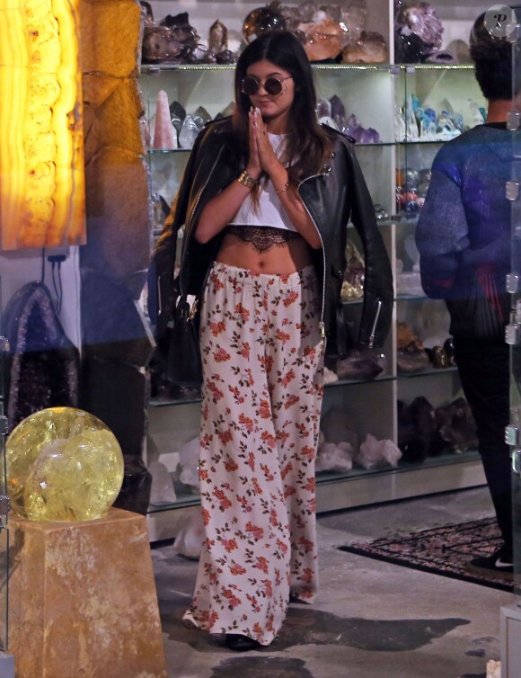 Kylie Jenner dans le magasin Crystalarium à West Hollywood, le 19 novembre 2013.