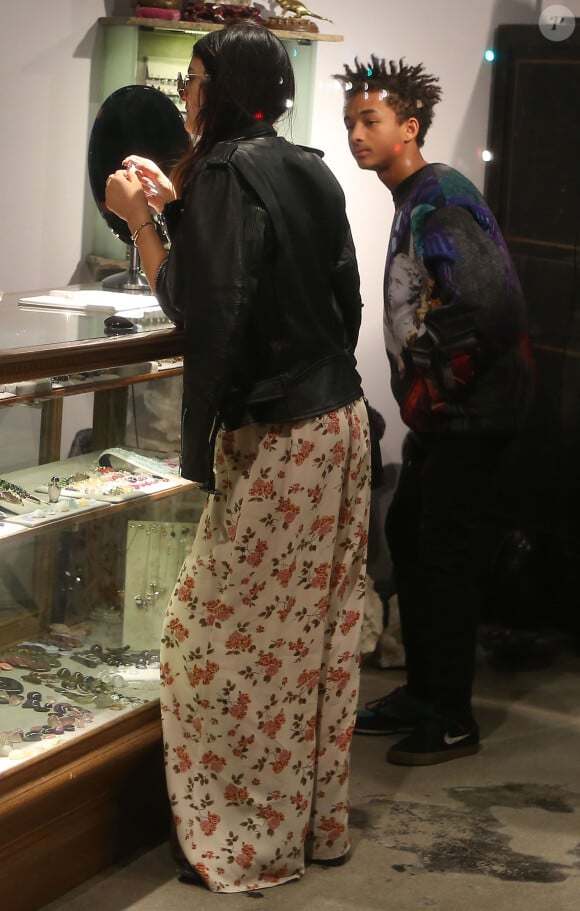Kylie Jenner et Jaden Smith dans la boutique Crystalarium à West Hollywood. Le 19 novembre 2013.