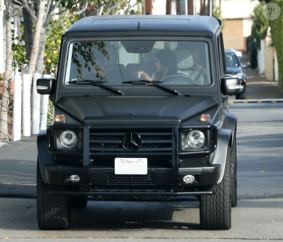 Kylie Jenner et Jaden Smith, complices à bord du 4x4 Mercedes-Benz de Kylie. West Hollywood, le 19 novembre 2013.