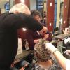 Cyril Hanouna se fait faire une décoloration par le coiffeur réputé Franck Provost pour honorer son pari, le mercredi 20 novembre 2013 à Paris.