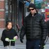Hugh Jackman avec sa fille Ava dans les rues de New York, le 16 novembre 2013.