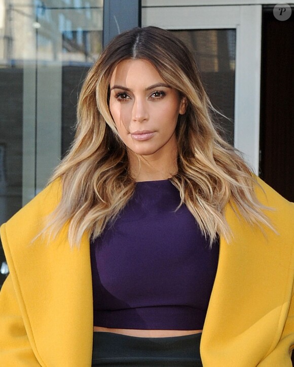 Kim Kardashian sort de chez son fiancé Kanye West à New York, le 20 novembre 2013.