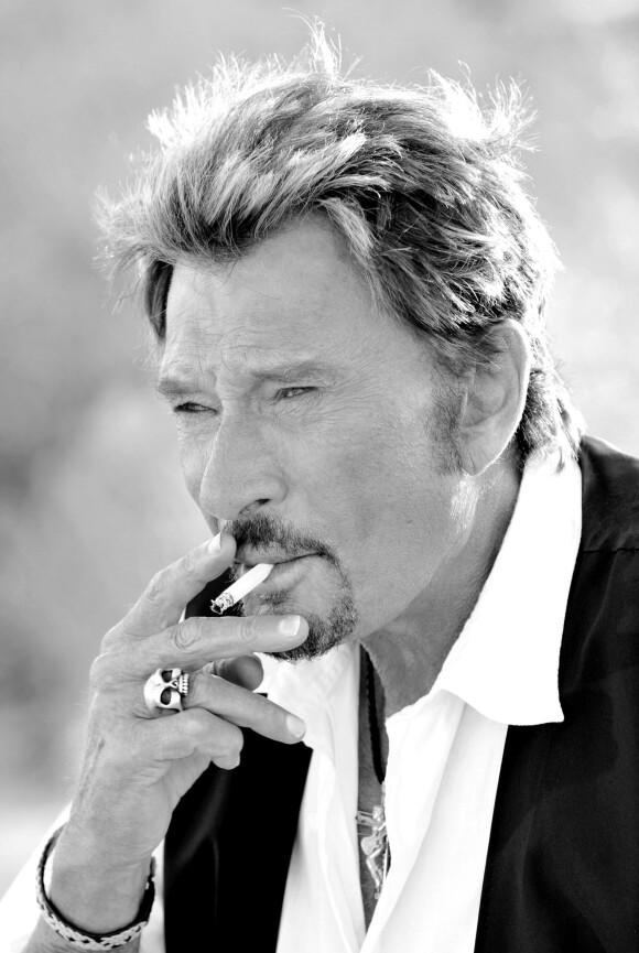 Johnny Hallyday, cigarette à la bouche dans le désert californien en septembre 2008. Un temps révolu...