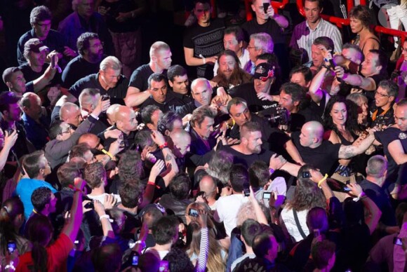 Exclusif : Johnny Hallyday à Bercy pour ses 70 ans, une entrée délirante dans la foule et un concert exceptionnel !