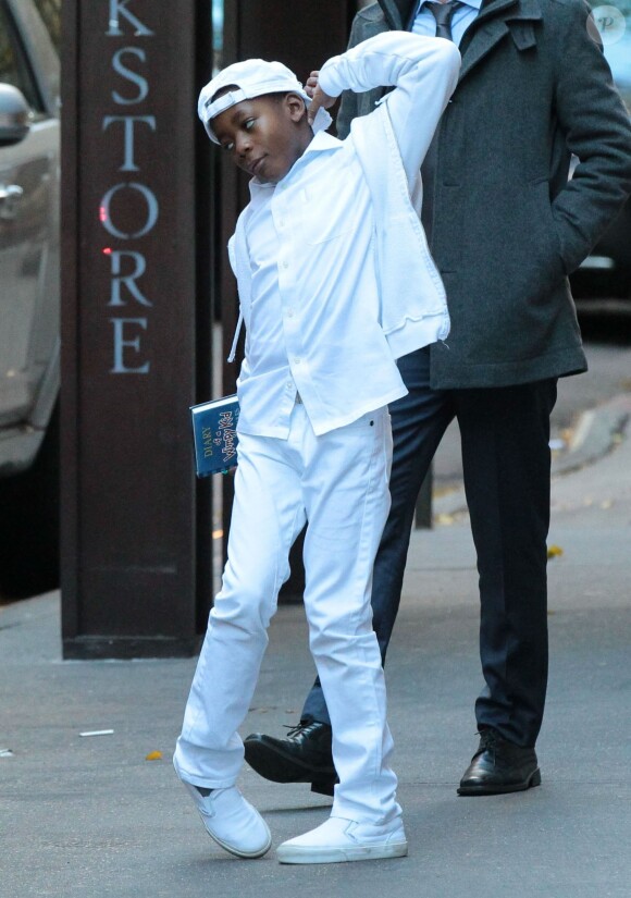 Les enfants de Madonna, Mercy James et David Banda posent pour les photographes à la sortie du centre de Kabbale à New York, le 23 novembre 2013.