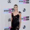 Heidi Klum splendide en robe noire arrive aux American Music Awards à Los Angeles le 24 novembre 2013