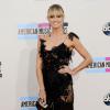 Heidi Klum enceinte ? Quoi qu'il en soit, elle était splendide en robe noire arrivant aux American Music Awards à Los Angeles le 24 novembre 2013