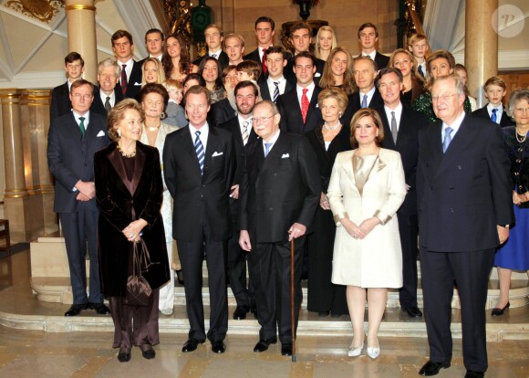 Photo de groupe pour les 90 ans du grand-duc Jean de Luxembourg le 5 janvier 2011