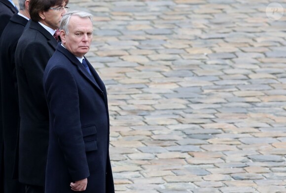 Jean-Marc Ayrault lors de la cérémonie nationale d'hommage à Stéphane Hessel aux Invalides le 7 mars 2013