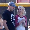 Britney Spears et son boyfriend David Lucado regardent les enfants de la chanteuse jouer au foot. Los Angeles, le 9 novembre 2013.
