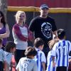 BrBritney Spears et son boyfriend David Lucado regardent les enfants de la chanteuse jouer au foot. Los Angeles, le 9 novembre 2013.
