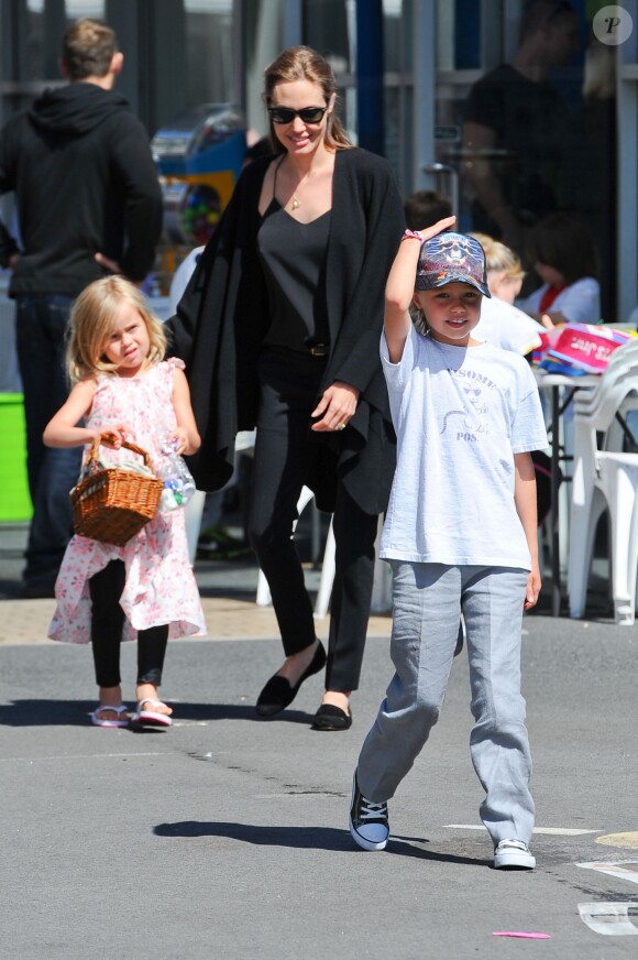 Angelina Jolie et ses filles Shiloh et Vivienne à Sydney, le 15 septembre 2013.