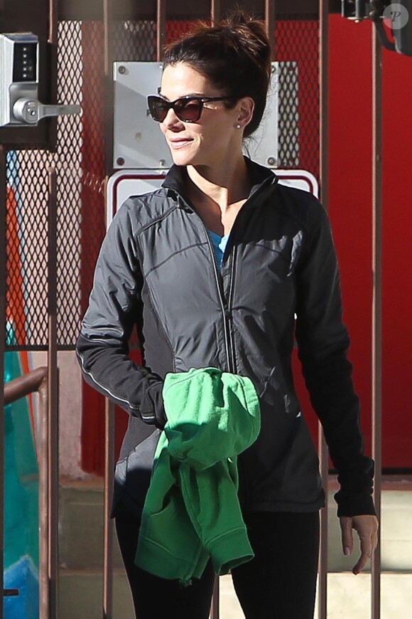 Sandra Bullock radieuse à Studio City, Los Angeles, le 26 novembre 2013.