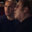 Gary Barlow et Elton John dans le clip de Face to Face.