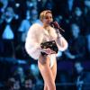 Miley Cyrus sur la scène des MTV Europe Music Awards au Ziggo Dome d'Amsterdam, le 10 novembre 2013.