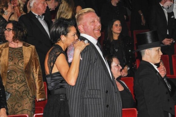 Boris Becker et sa jolie épouse Lilly à l'avant-première du "Fantome de l'Opéra" à Hambourg le 28 novembre 2013.