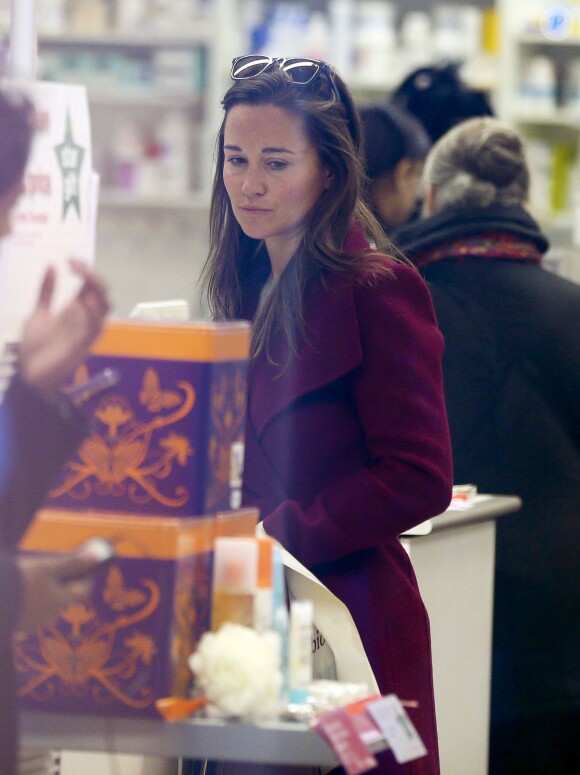 Pippa Middleton en plein shopping de Noël le 23 novembre 2013 dans Chelsea