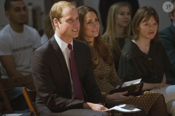 Le prince William et Kate Middleton à Euston le 19 novembre 2013 lors d'un événement à Only Connect. Le duc et la duchesse de Cambridge ont reçu en cadeau peu auparavant un taureau et une chèvre de la part de la tribu Samburu du Kenya pour la naissance de leur fils le prince George.