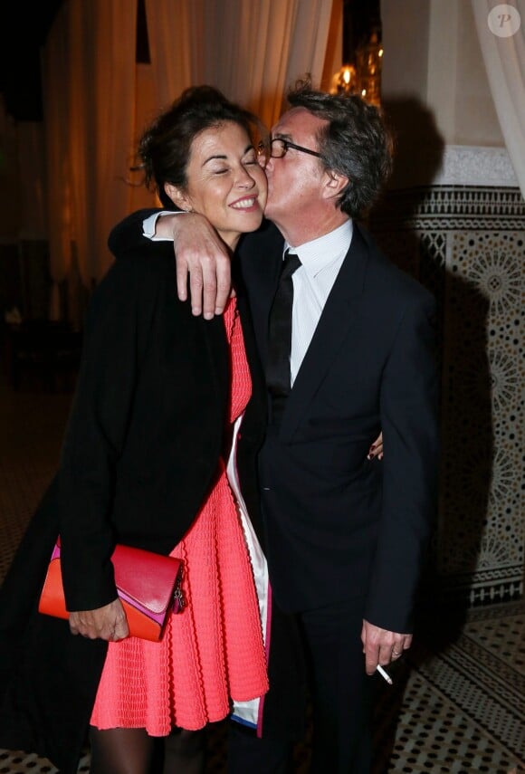 François Cluzet embrasse sa femme Narjiss à la soirée Dior dans le cadre du 13e Festival International du Film de Marrakech, le 1er décembre 2013.